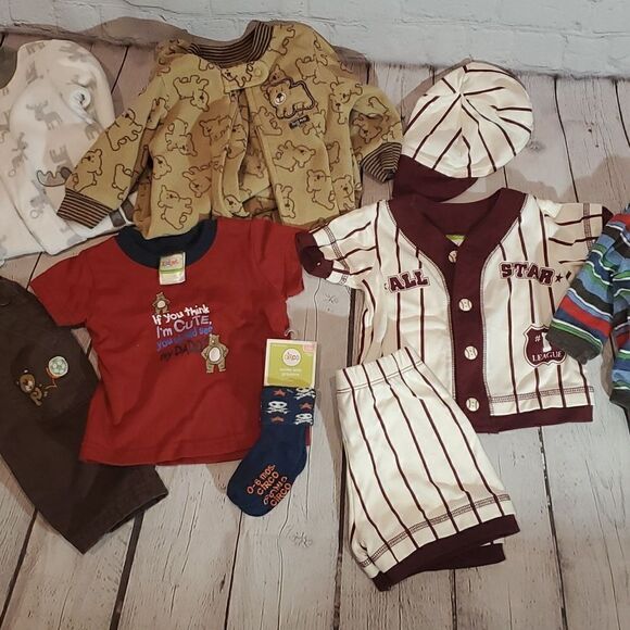 Boy's size 0 to 6 month clothing bundle - Picture 3 of 4